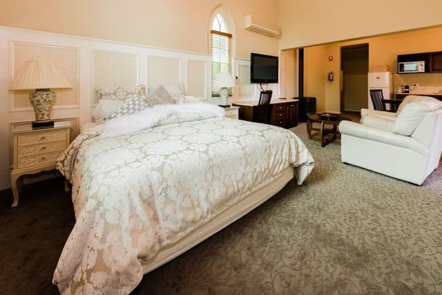 Luxury King Suite