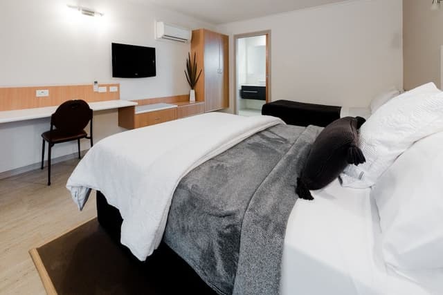 Executive Queen Room