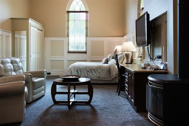 Luxury King Suite