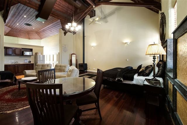 Luxury King Suite