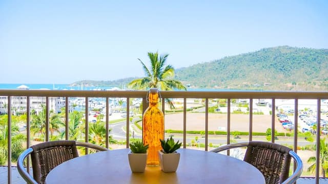Spacious 1 Bedroom Resort Studio with Ocean Views