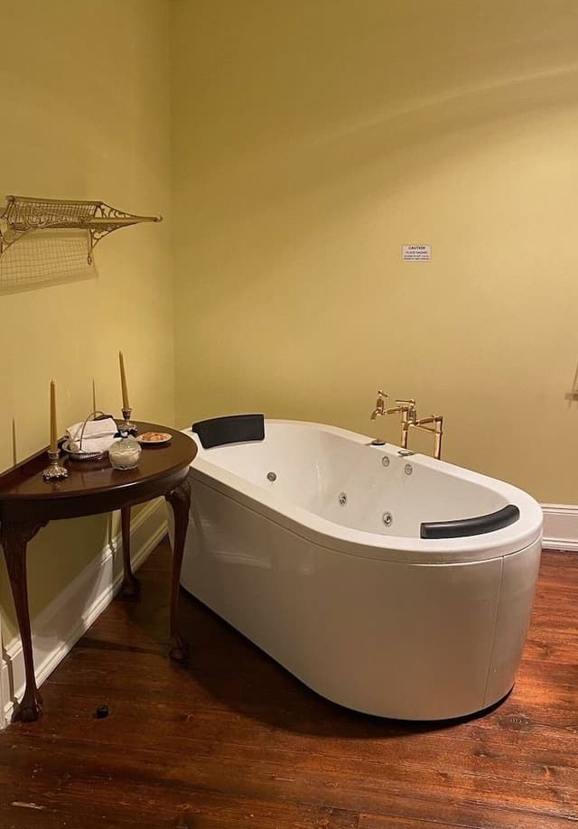 Superior House, Jetted Tub, Garden View