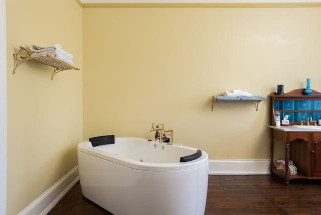 Superior House, Jetted Tub, Garden View