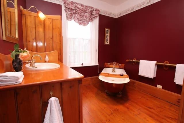 Superior House, Jetted Tub, Garden View