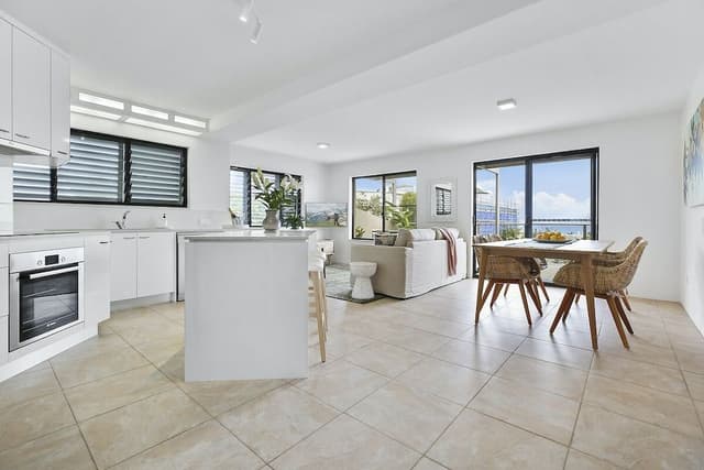 Deluxe Apartment, 1 King Bed, Balcony, Ocean View