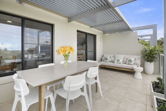 Apartment, 1 King Bed, Balcony, Ocean View