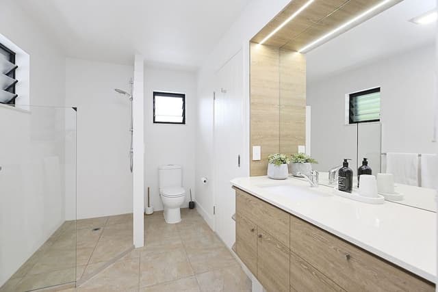 Deluxe Apartment, 1 King Bed, Balcony, Ocean View