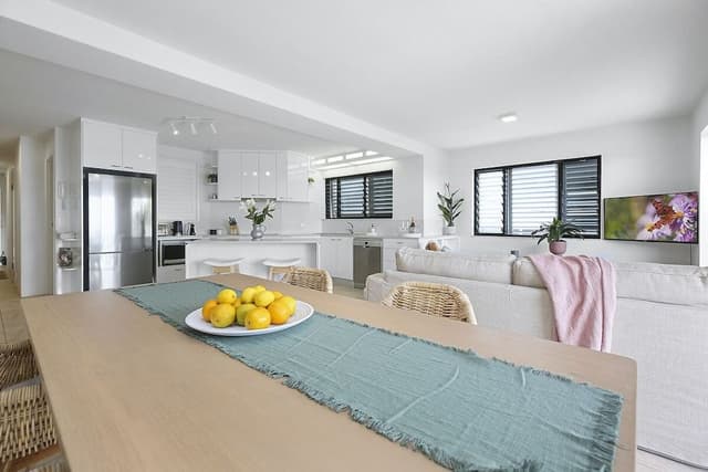 Deluxe Apartment, 1 King Bed, Balcony, Ocean View