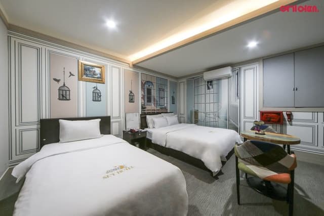 Room (2 bedroom)