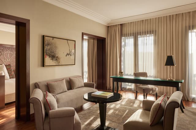 03 Deluxe One Bedroom Suite