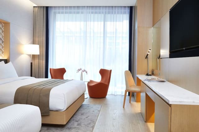 [Hanbok PKG] Deluxe Family Twin Room (Free Access to Theme Park BIG3) + Hanbok rental 4 hours for 2