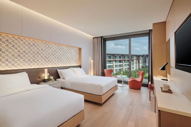 [Hanbok PKG] Deluxe Family Twin Room (Free Access to Theme Park BIG3) + Hanbok rental 4 hours for 2