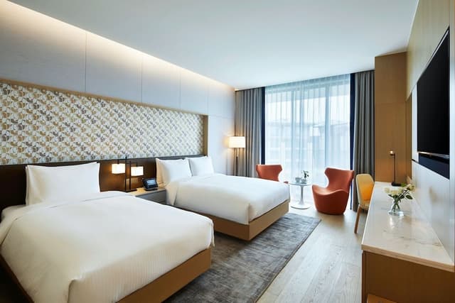 [Hanbok PKG] Deluxe Family Twin Room (Free Access to Theme Park BIG3) + Hanbok rental 4 hours for 2