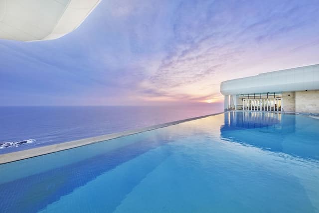 [ALL-IN PKG] Deluxe Double Room, Lake View(Breakfast, Pool, Sauna, Fitness For 2)