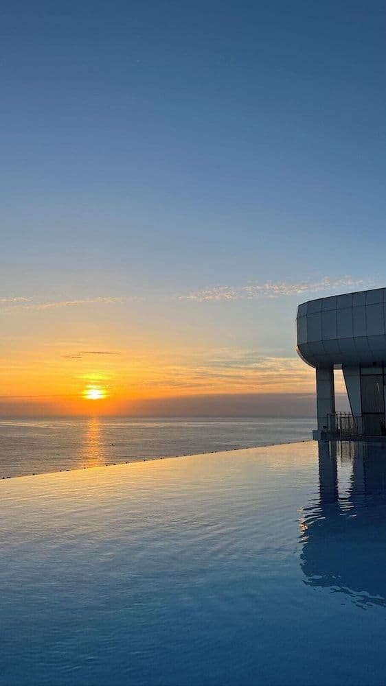 [ALL-IN PKG] Deluxe Double Room, Lake View(Breakfast, Pool, Sauna, Fitness For 2)