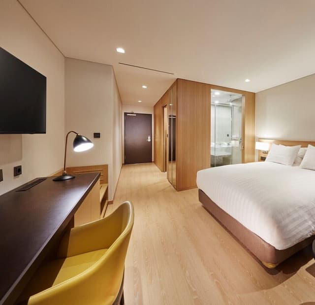 [ALL-IN PKG] Deluxe Double Room, Lake View(Breakfast, Pool, Sauna, Fitness For 2)