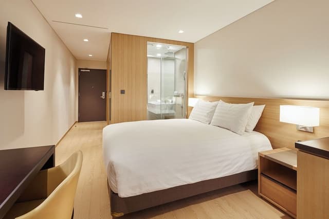 [ALL-IN PKG] Deluxe Double Room, Lake View(Breakfast, Pool, Sauna, Fitness For 2)