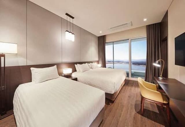 [For 3 people] Deluxe Twin Room (Lower Floor)