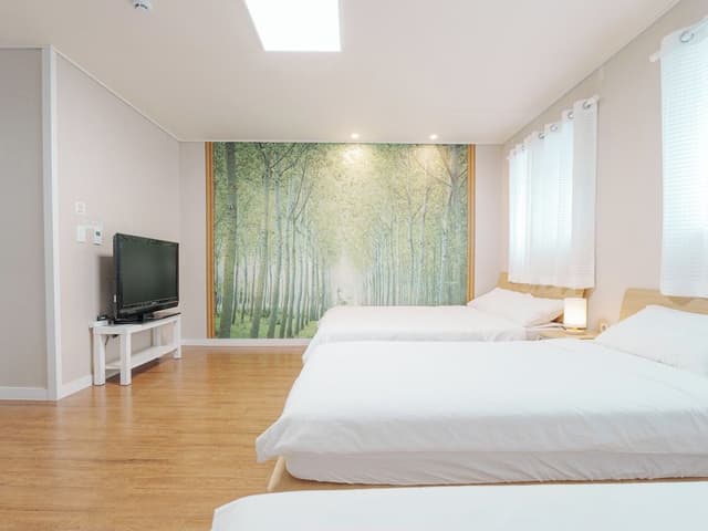 Family Room, Non Smoking, Private Bathroom (Breakfast not provided/Room Type Random Assignment)