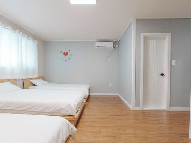 Family Room, Non Smoking, Private Bathroom (Breakfast not provided/Room Type Random Assignment)