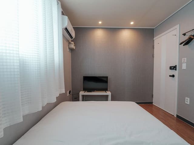 Standard Double Room, 1 Double Bed, Non Smoking, Private Bathroom (Breakfast not provided)