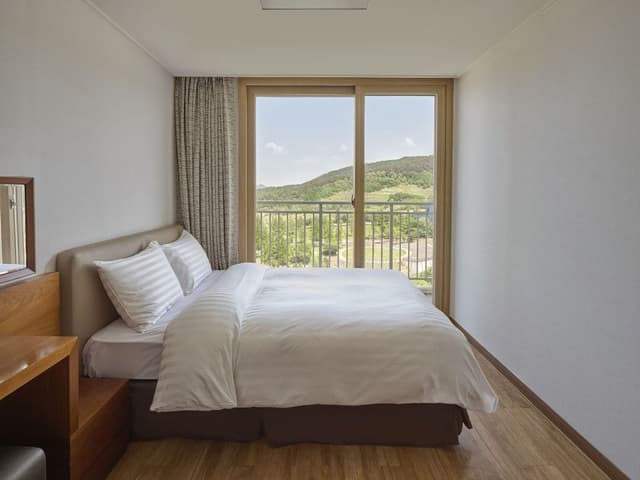[All INC for 2] West Tower Suite B - Breakfast + Water Park + Kids club 1hour or 2 screen games