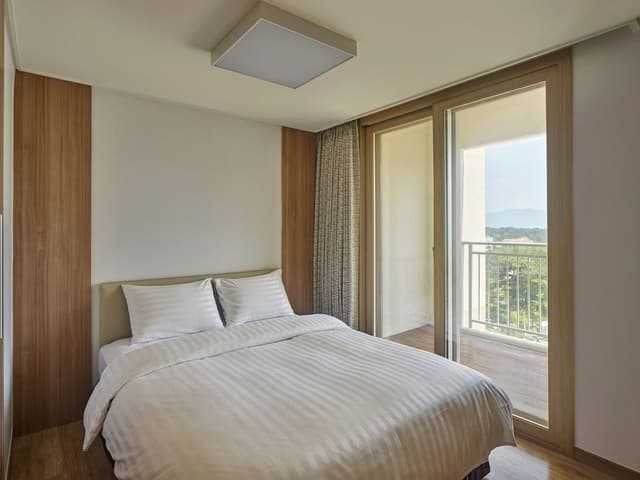 [All INC for 2] West Tower Suite A - Breakfast + Water Park + Kids club 1hour or 2 screen games