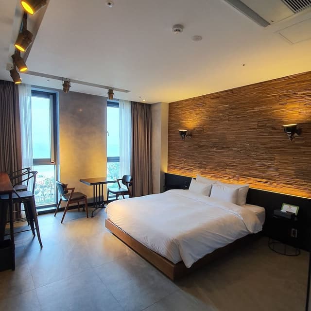 Standard Double Room, Non Smoking, Partial Ocean View
