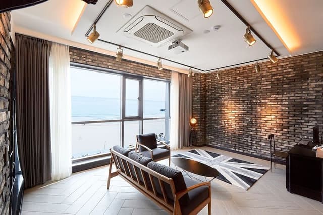 Family Suite, 2 Double Beds, Non Smoking, Partial Ocean View