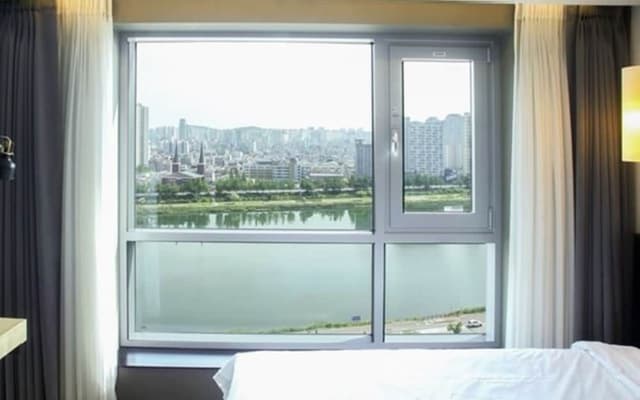 Premier Room