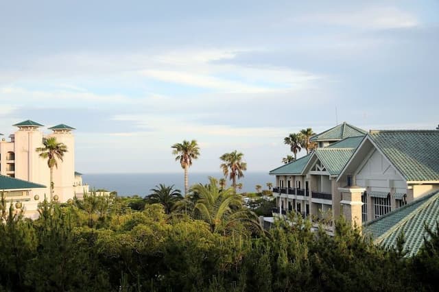 [Pool Ticket] Deluxe Ocean: The Suites Hotel Jeju Pool Ticket