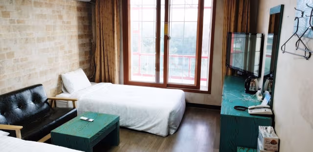 Basic Twin Room