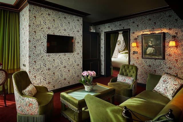 Corner Suite King - Club Lounge Access Included