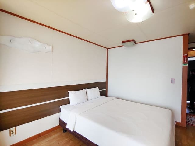 Double Bed (approx. 26 sqm)