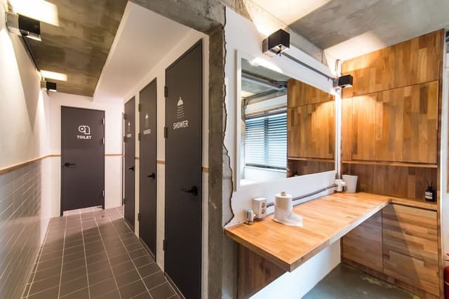 Shared Dormitory, Men only