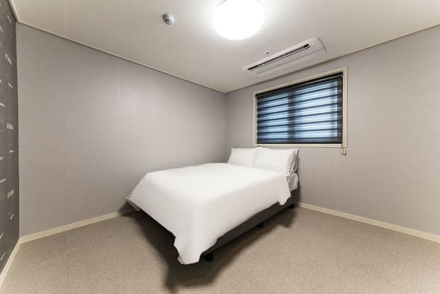 Family Room, 2 Bedrooms