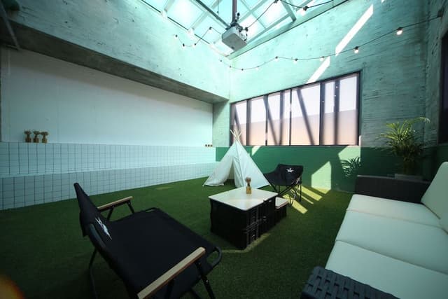 Royal Suite, Terrace (Beam Projector)