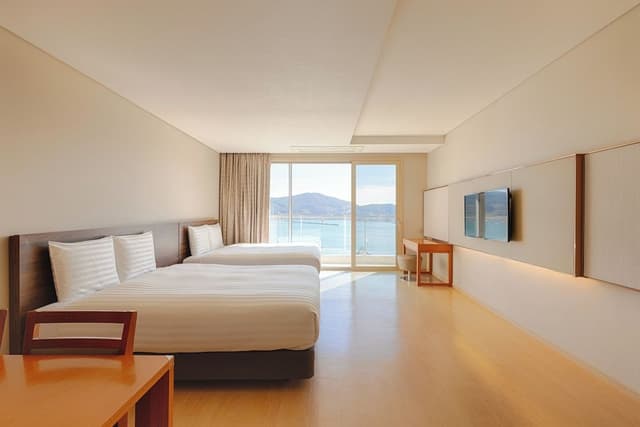 [Family All-in : 2Adults+1Child] Family(Kitchen/Ocean)-Breakfast + Dinner + Water Park OR Yacht Tour