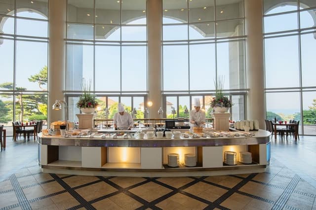 [Morning PKG] [Resort] Suite(Kitchen/Standard/Bed) - Breakfast Buffet for 2 Adults & 1 Child