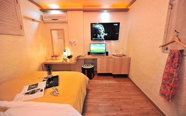 Deluxe Double Room (2 People)
