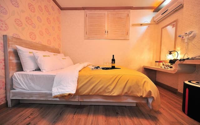 Deluxe Double Room (2 People)