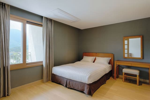 [WOW PKG] [EAST] SonoBelle Suite(Cooking/Seorak Mountain/Bed) - Hot Spring Sauna for 2 people