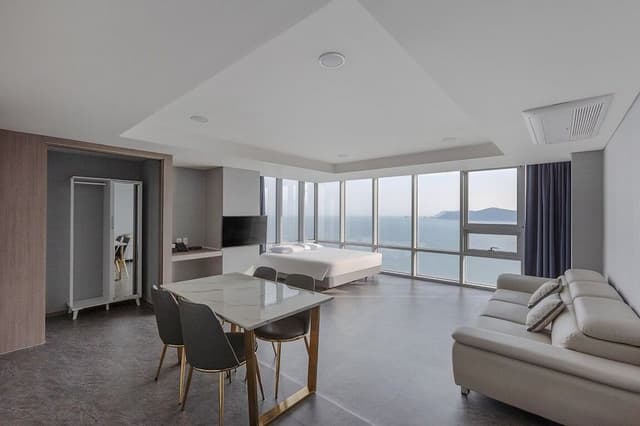 Corner Suite Ocean View