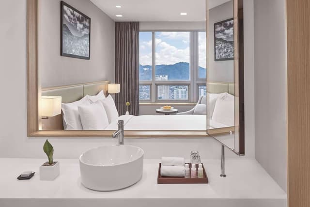Deluxe Room, 1 King Bed, Mountain View (Avani)