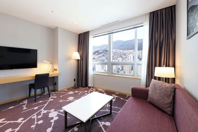 Suite (Avani)