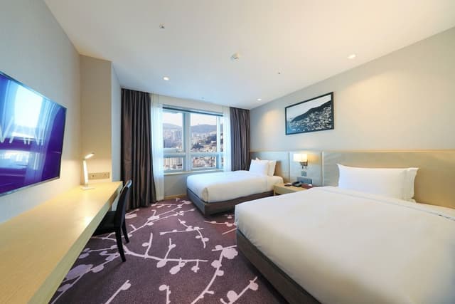Deluxe Twin Room, City View (Avani)
