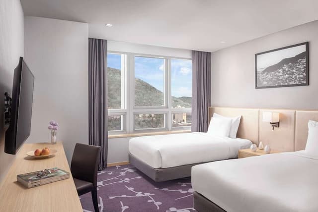 Deluxe Twin Room, City View (Avani)