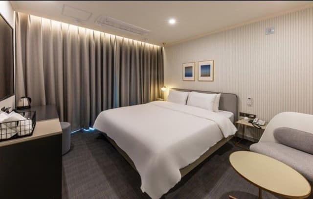 Standard Room (8 PM Check-in on Friday-Sunday)