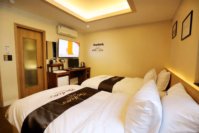 Standard Twin Room