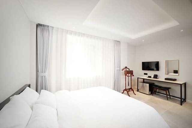 Deluxe Room - 5 free OTT services[Netflix, Tving, Watcha, Disney, Apple]